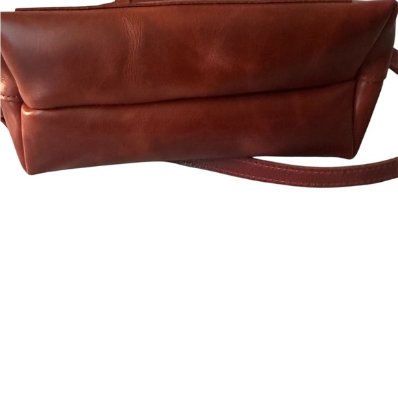 Portland Leather Medium Crossbody Tote Bag in Rosso - Picture 6 of 7